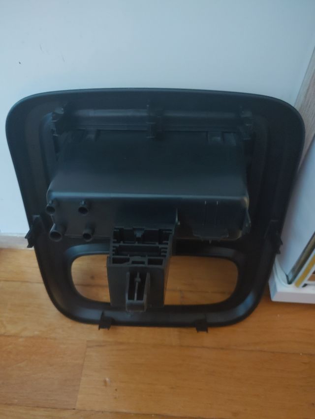 Marco radio con caja Renault trafic 3,nissan nv300