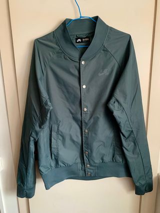 Nike SB chaqueta sudadera impermeable como nueva