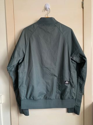 Nike SB chaqueta sudadera impermeable como nueva
