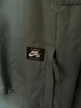 Nike SB chaqueta sudadera impermeable como nueva