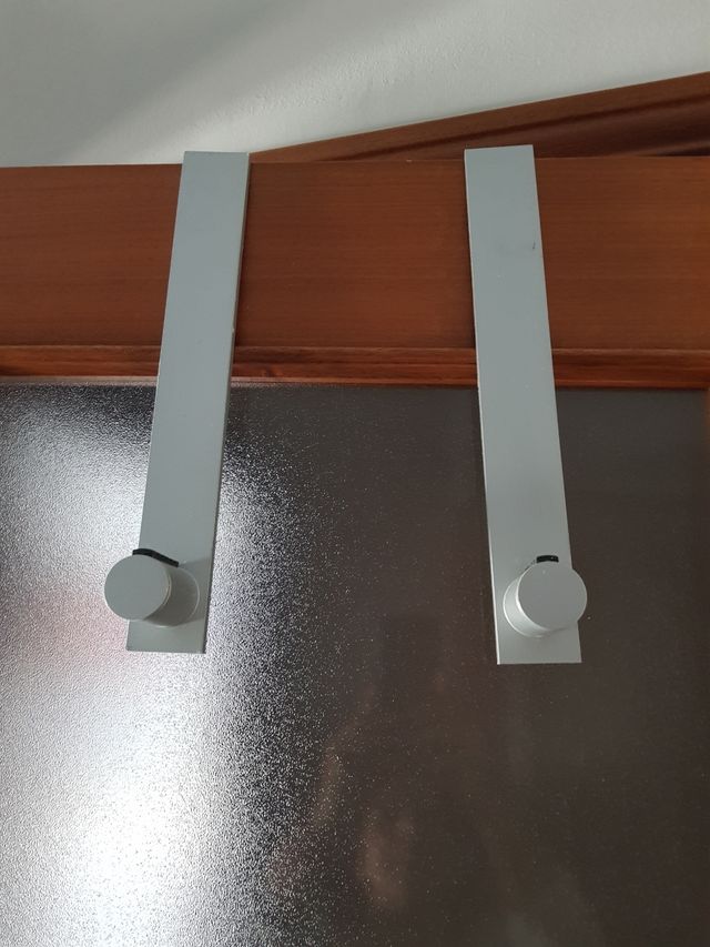 Perchas para puertas de metal