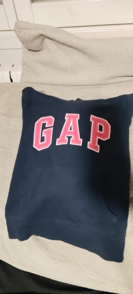 Sudadera marca Gap