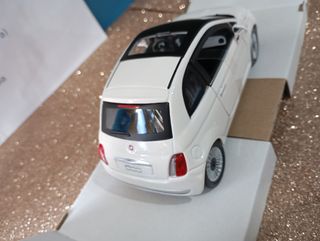 Modellino auto Fiat 500 (2007) 1:24