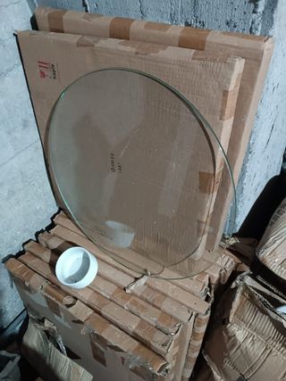 Cubiertos, platos, cristales para mesas, sillas