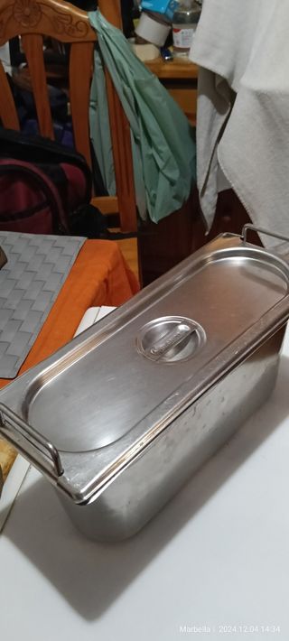 Cubiertos, platos, cristales para mesas, sillas