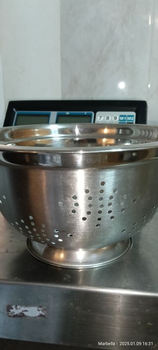 Cubiertos, platos, cristales para mesas, sillas