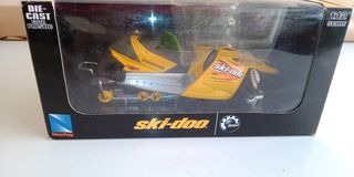 Maqueta motonieve Bombardier escala 1/12