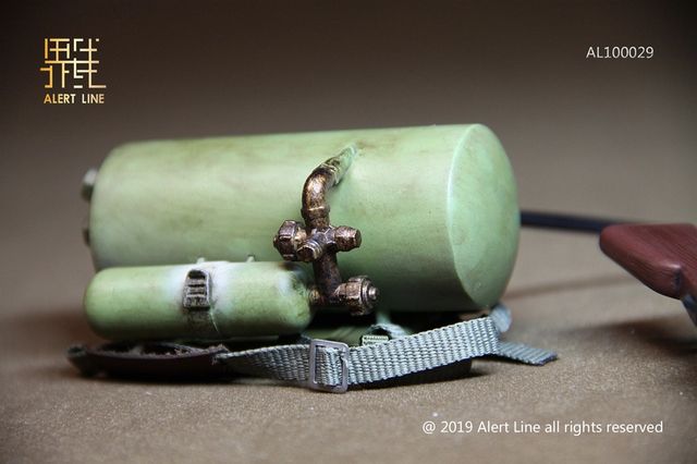 Escala 1/6 Militar - LANZALLAMAS POKC-3