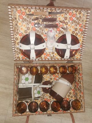 Cesta picnic con menaje Duralex ámbar