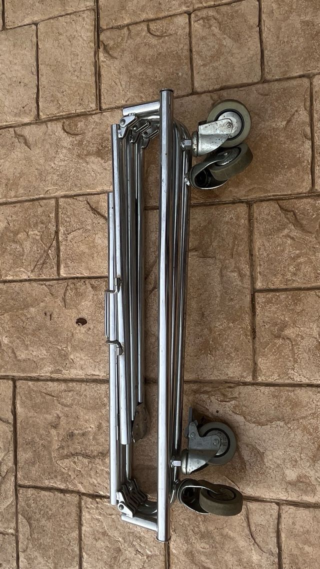 2 Percheros de ropa portátil y plegable.