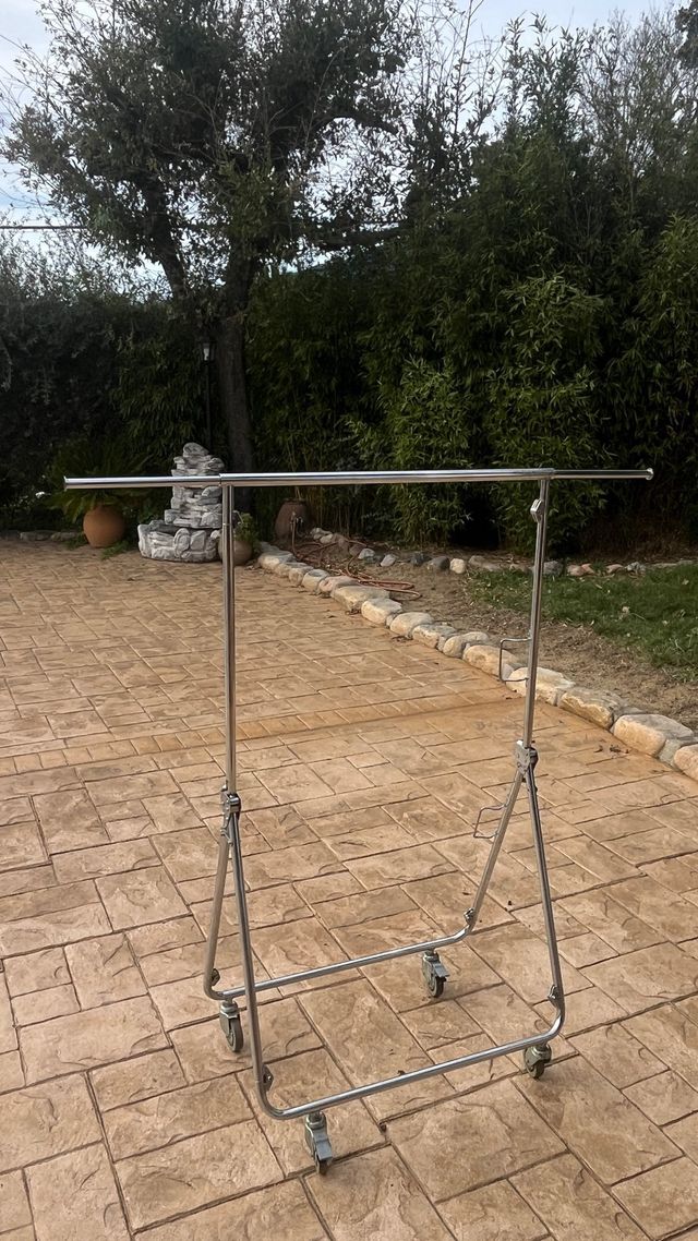 2 Percheros de ropa portátil y plegable.