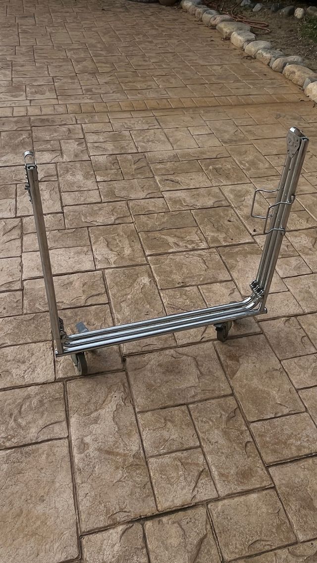 2 Percheros de ropa portátil y plegable.