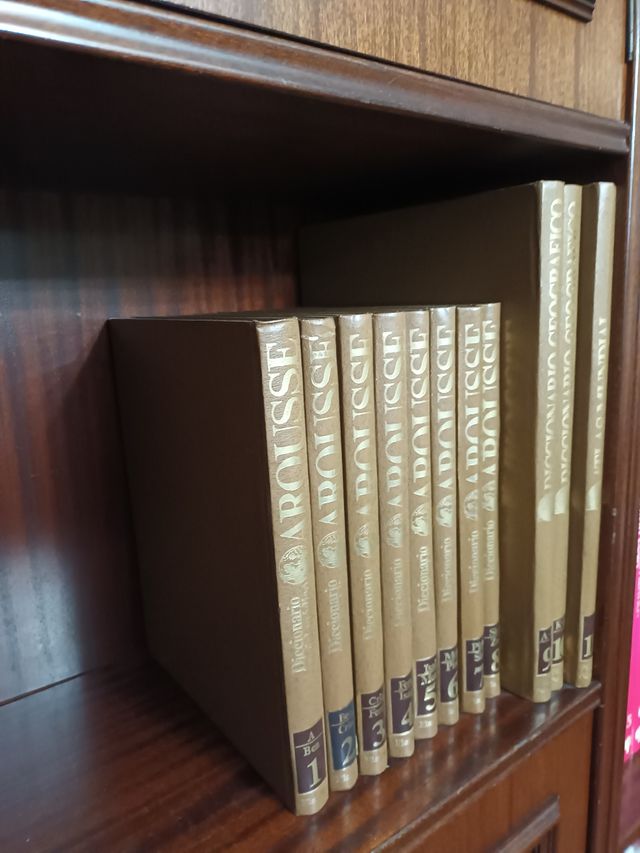 Enciclopedia Larousse.Tiene 11 tomos.Esta nuevo.
