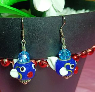 Dos pares de pendientes con cuentass