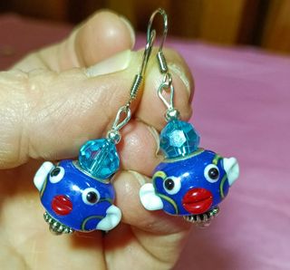 Dos pares de pendientes con cuentass