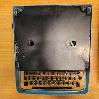 MAQUINA DE ESCRIBIR OLIVETTI LETTERA 32