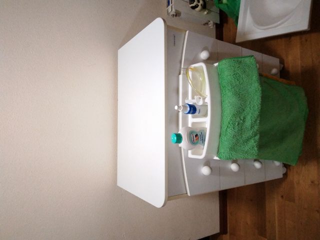 Mueble de bebe con bañera micuna