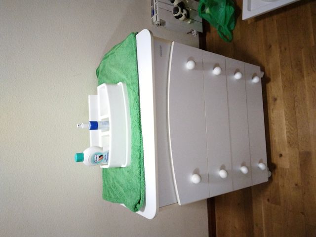 Mueble de bebe con bañera micuna