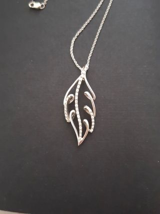 Collar de oro blanco y diamantes