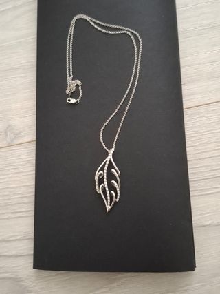 Collar de oro blanco y diamantes