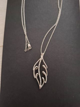 Collar de oro blanco y diamantes