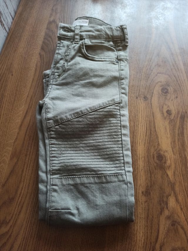Pantalon niño. 7 años. Sin estrenar.Zara