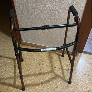 Andador persona mayor