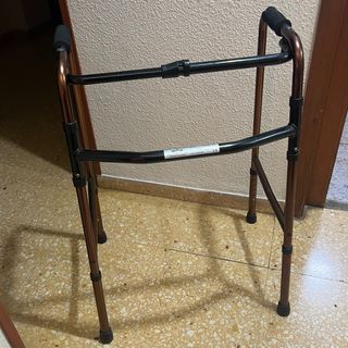 Andador persona mayor