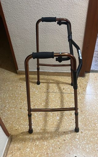 Andador persona mayor