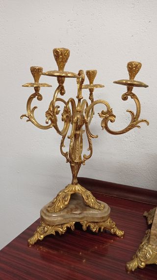Conjunto de reloj y candelabros