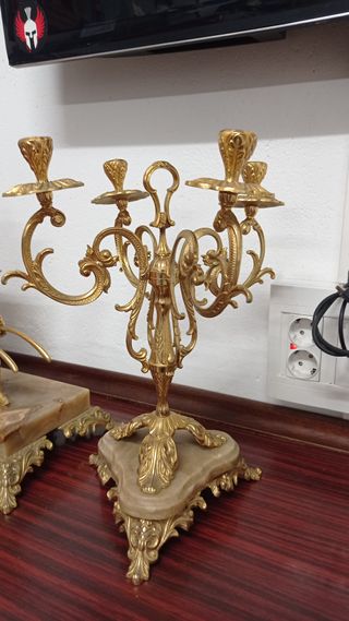 Conjunto de reloj y candelabros