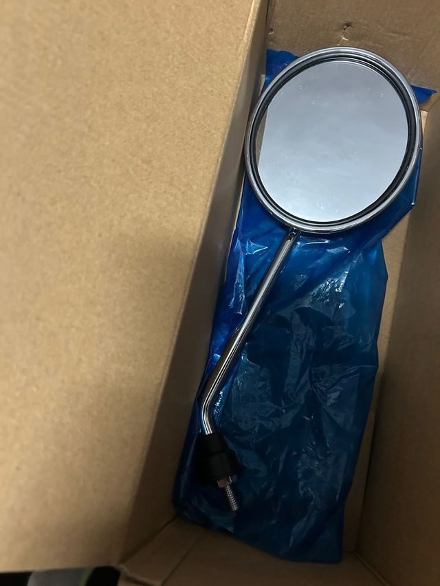 Espejo original derecho de moto keeway Zahara