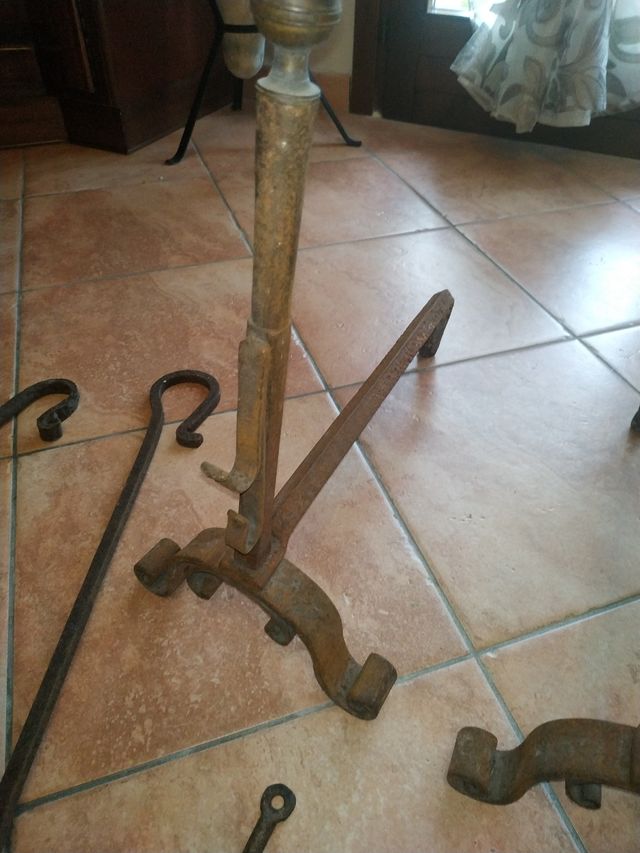 Antichi alari in ferro battuto