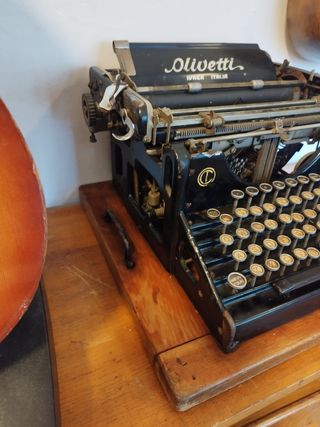 Maquina de escribir oliveti de los 30