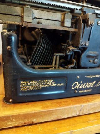 Maquina de escribir oliveti de los 30