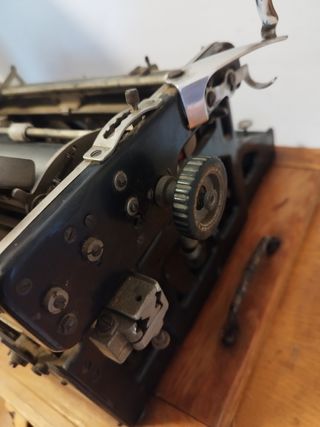 Maquina de escribir oliveti de los 30