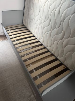 Cama y colchon habitación infantil