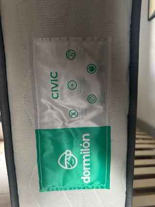 Cama y colchon habitación infantil