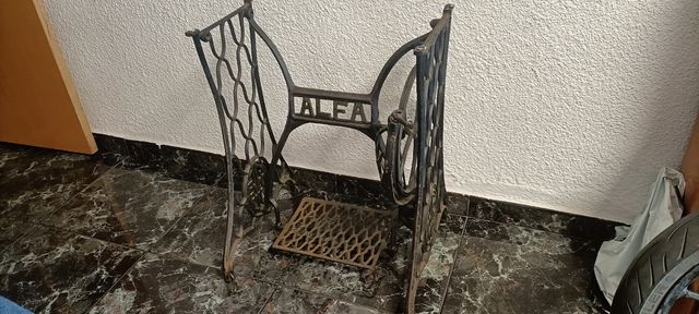 Base maquina de coser antigua