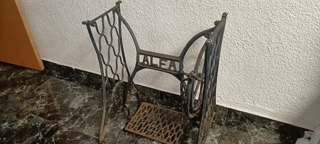 Base maquina de coser antigua