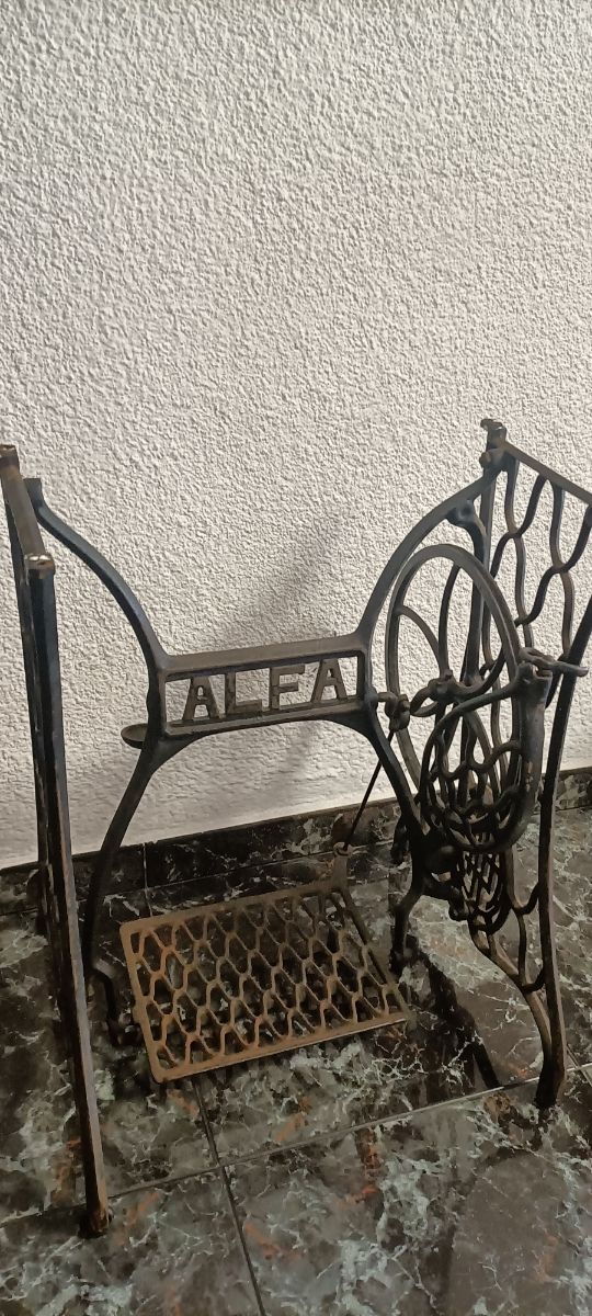 Base maquina de coser antigua