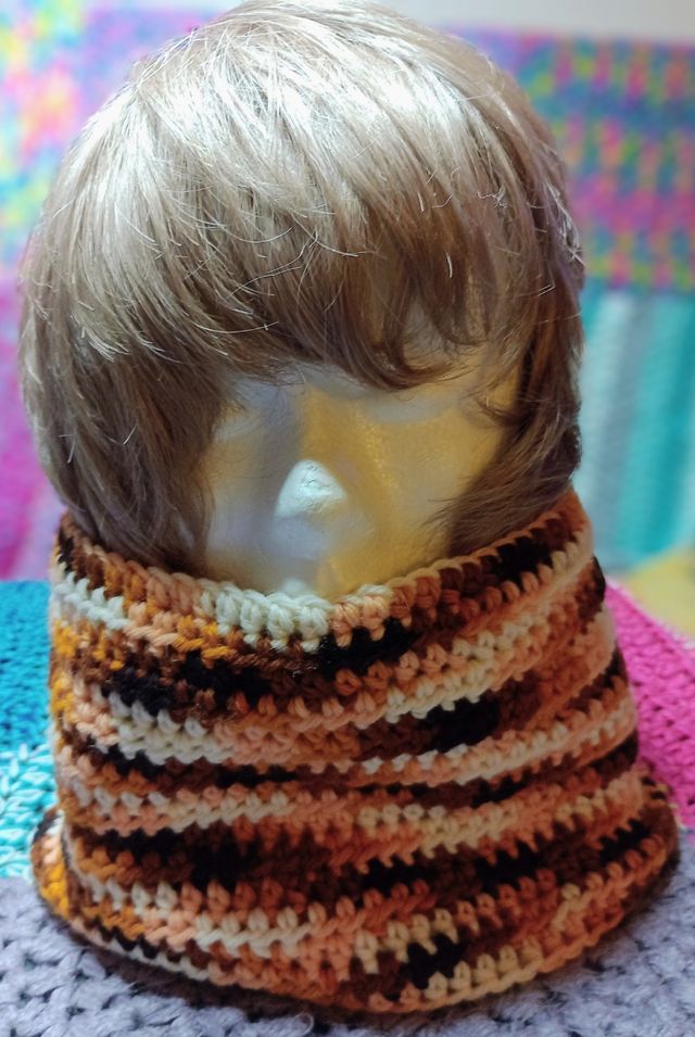 Cuffia o scaldacollo fatta a mano