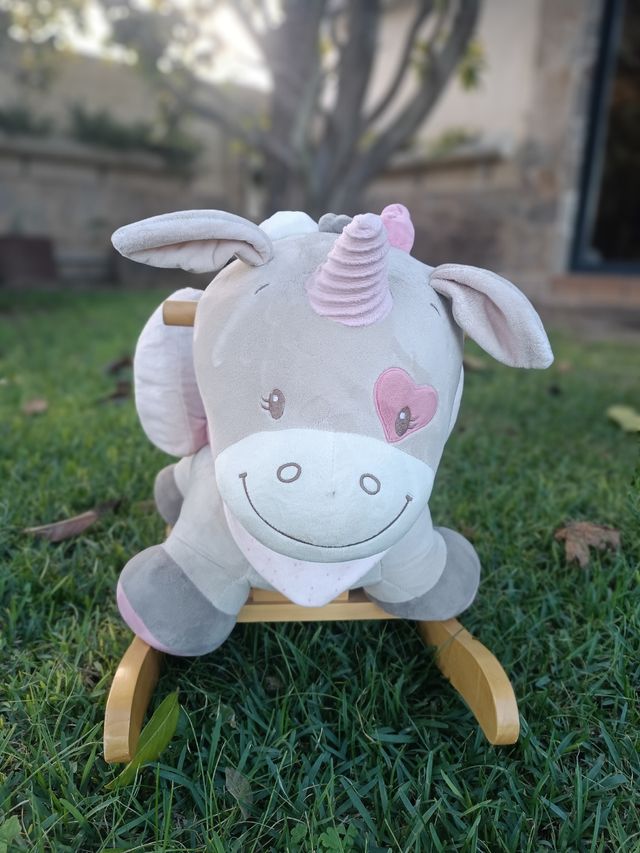 Balancín infantil de unicornio