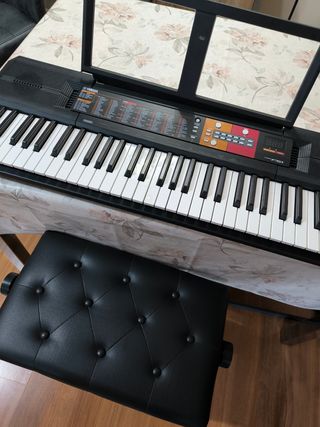 Teclado y taburete gran oferta 