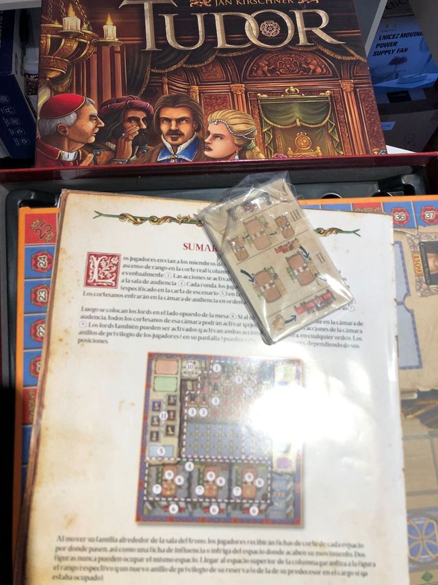 GDM Games- Juego de Mesa, Color Rojo