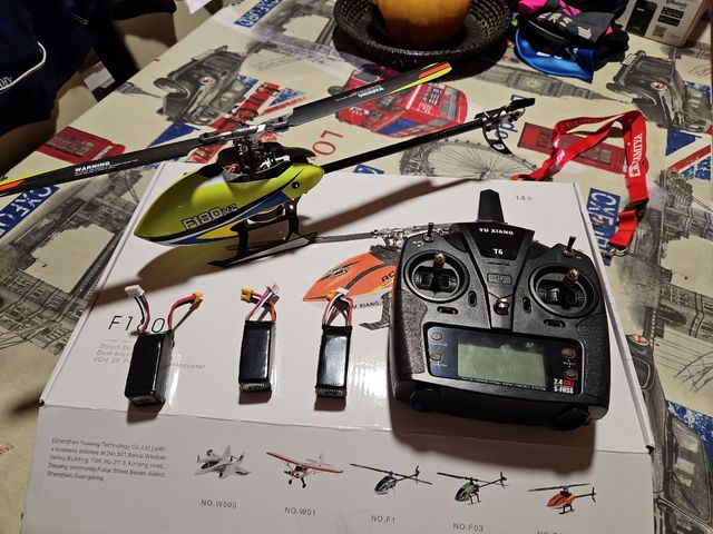 Helicóptero F180 FBL Carbón