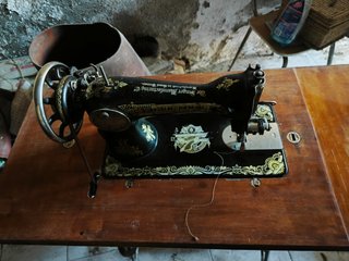 Maquina de coser Antigua SINGER