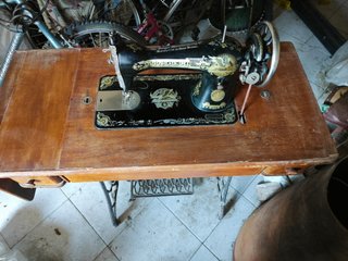 Maquina de coser Antigua SINGER