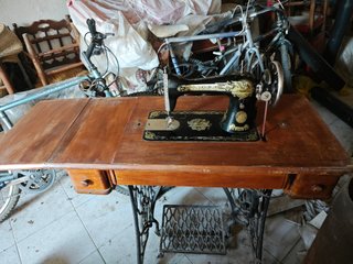 Maquina de coser Antigua SINGER