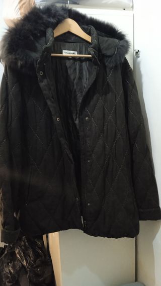 Chaqueta con capucha y pelo el Corte inglés